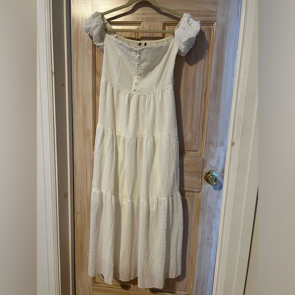 White Cap Sleeve Maxi Dress size M